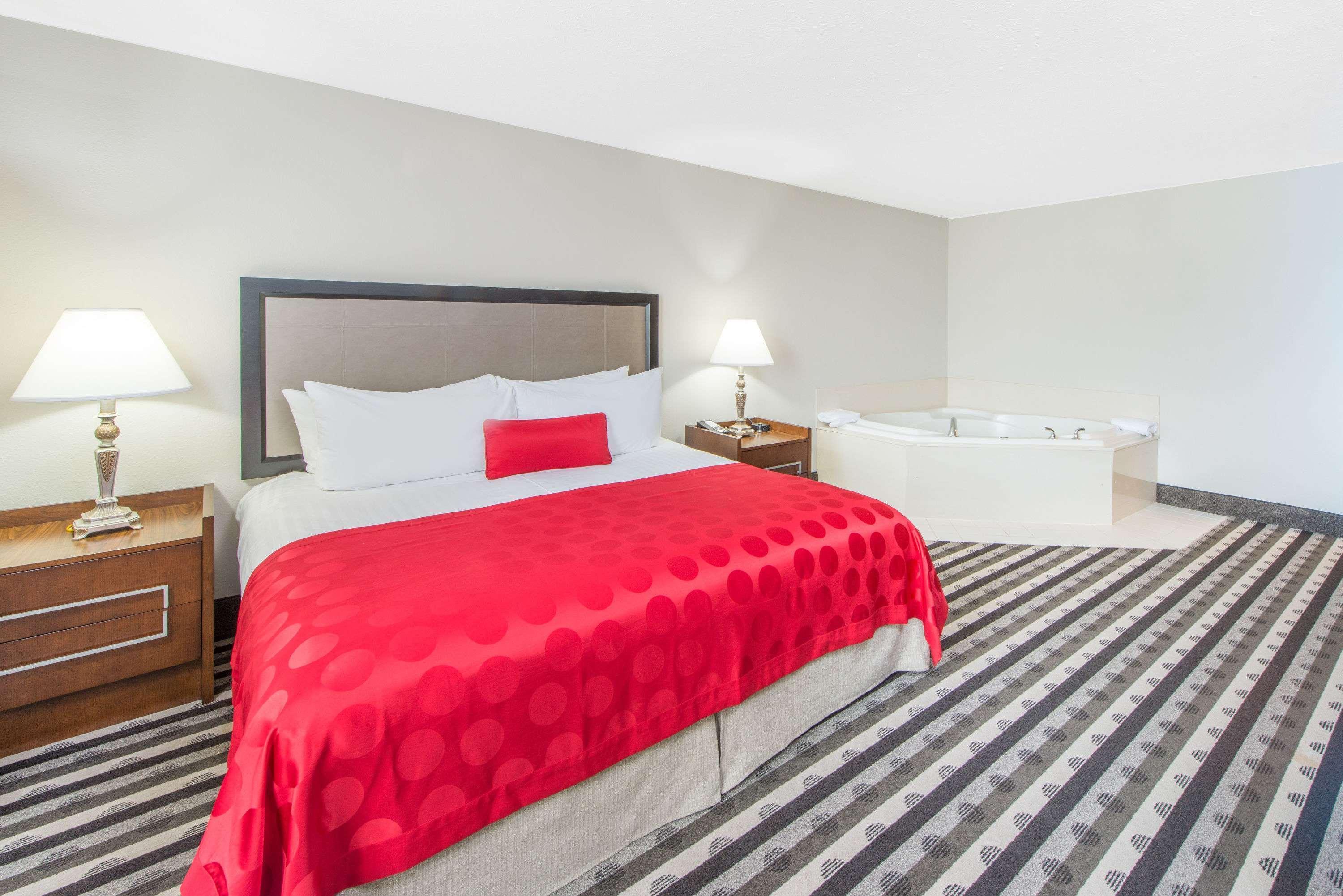 Hotel Ramada By Wyndham Springfield North Zewnętrze zdjęcie